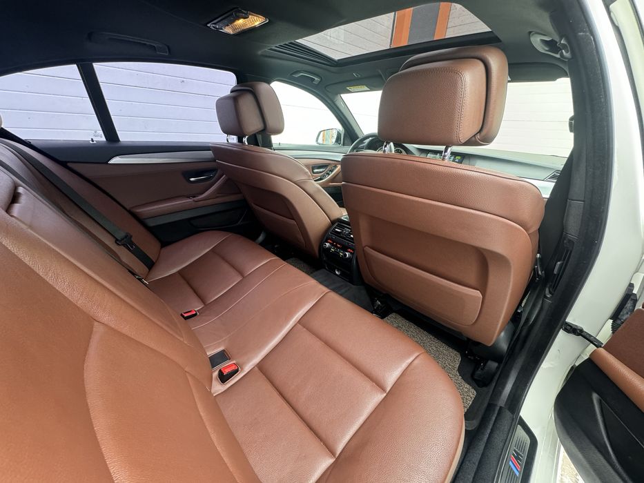 Bmw 520D M pachet, HUD, Trapa, Piele maro, Posibilitate Rate