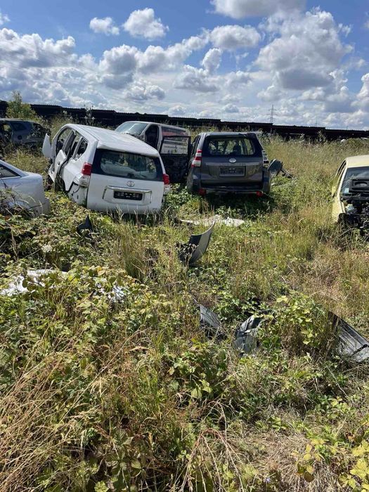 Toyota Landk Cruiser 150 на части