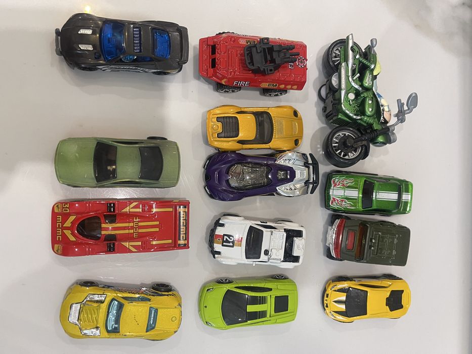Коллекция машинок Hot Wheels