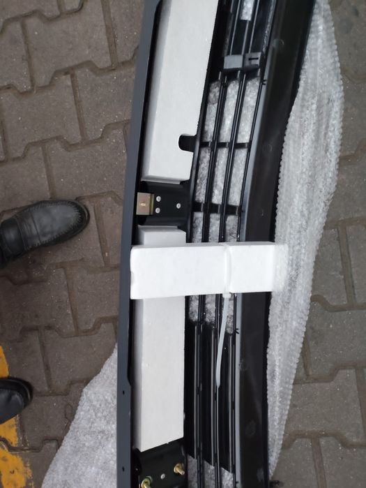 Мерс 124  передний бампер