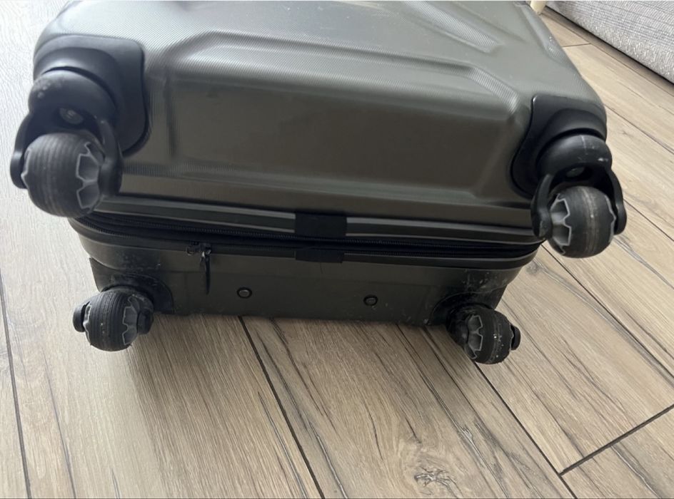 Дорожный чемодан