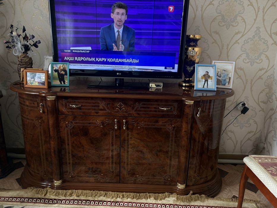 Продам тумбу с зерколой в хорошем состояние