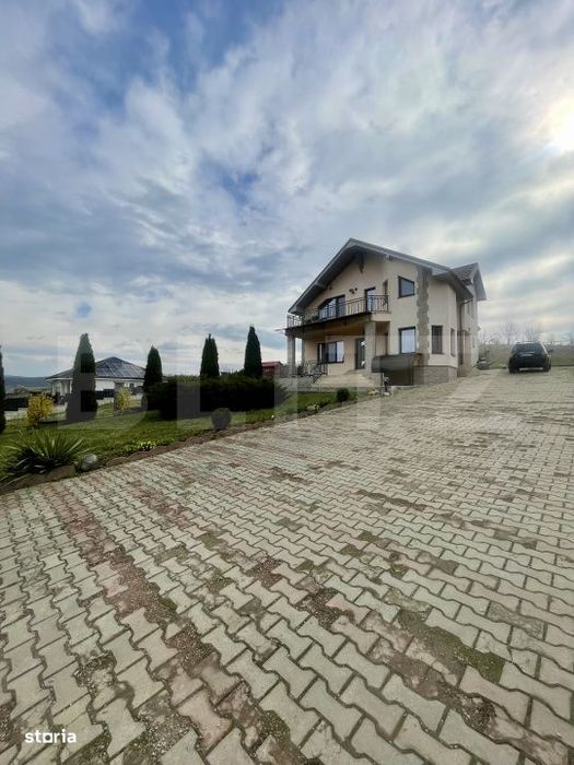 Casa de vanzare – liniste, verdeata si spatiu, in Sigmir la doar 5 k
