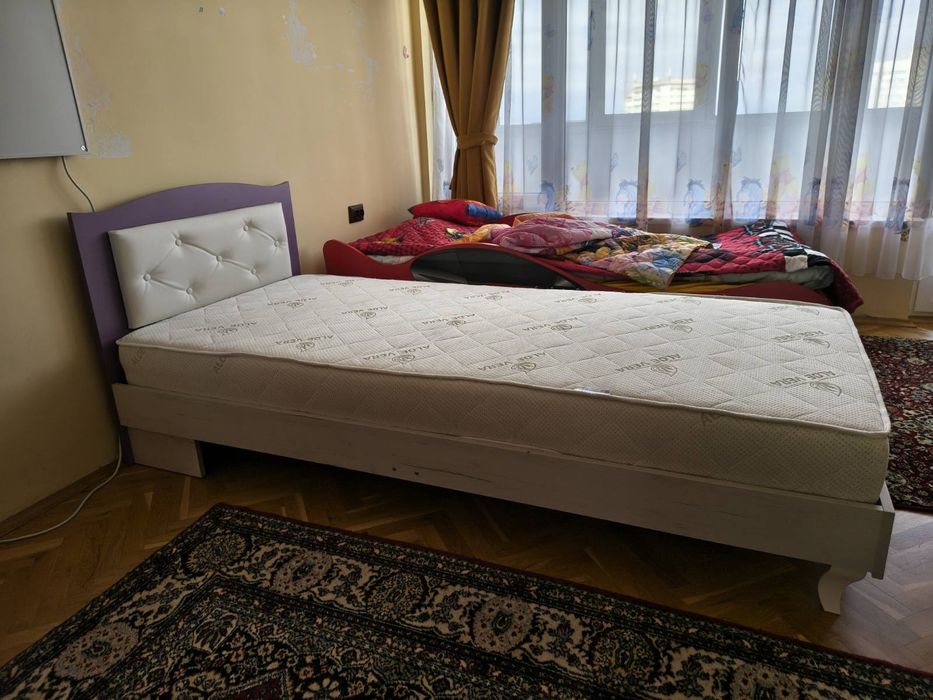 Продава се детско легло с матрак