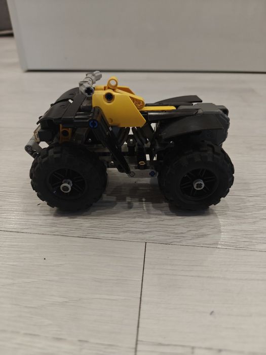 Vând mașini Lego