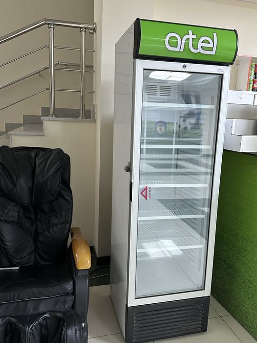 Artel vetrina holodilnik