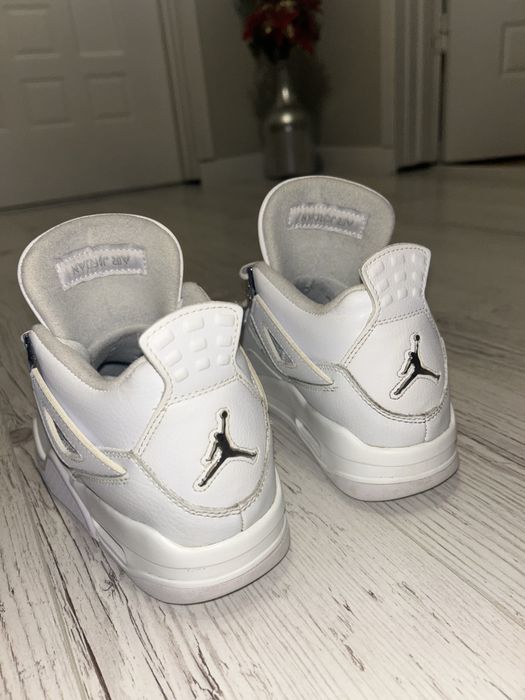 Adidasi Jordan 4 albi