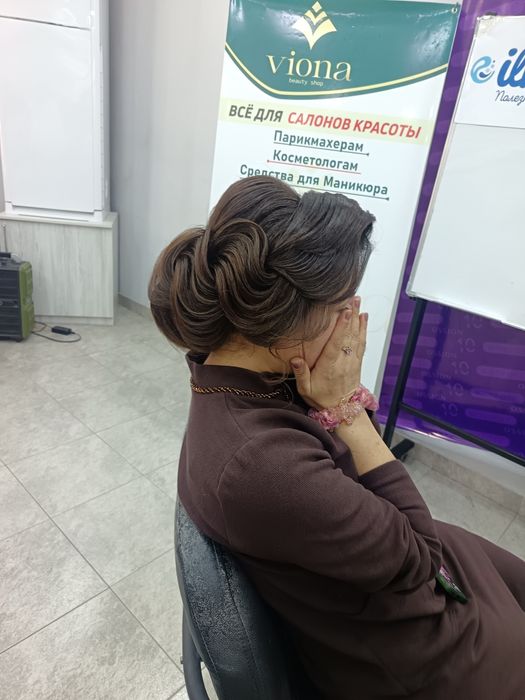 Делаю стрижу, укладку, прическу, коррекция бровей, макияж мелирование