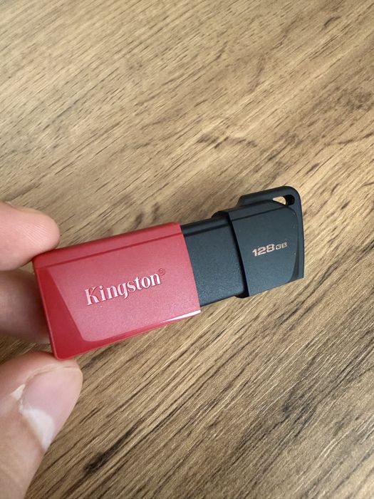 USB Flash-накопитель Kingston 128 Гб (флешка)