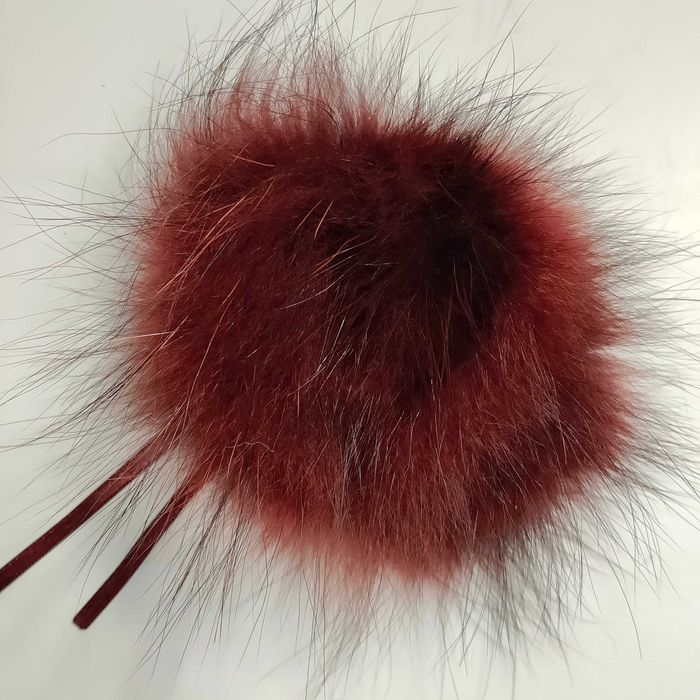 Продавам помпони от естественна кожа