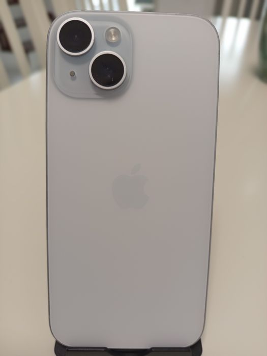 Iphone 15 white impecabil ca nou + 5 huse