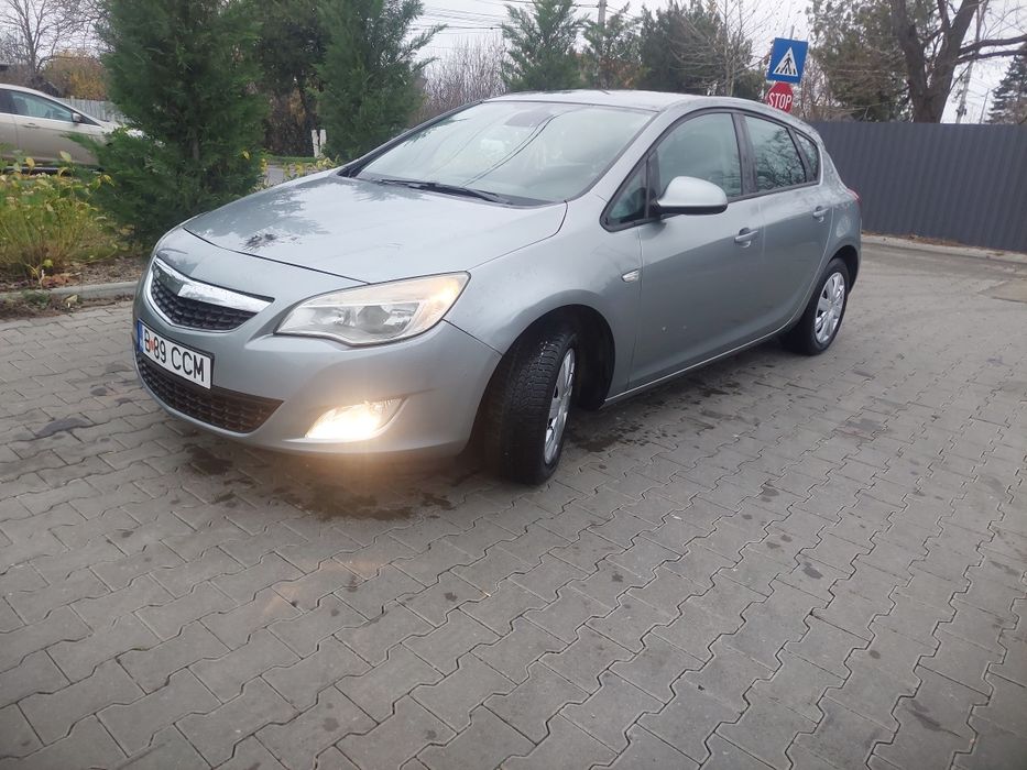 Opel astra j   .