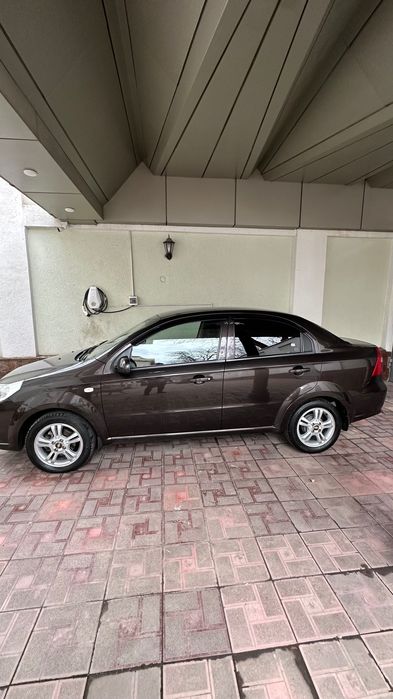 Nexia 3 avtomat sotiladi