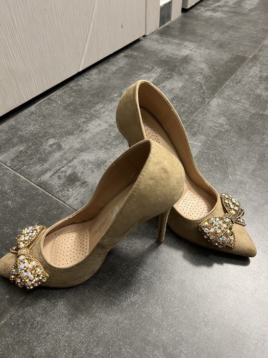 Високи обувки