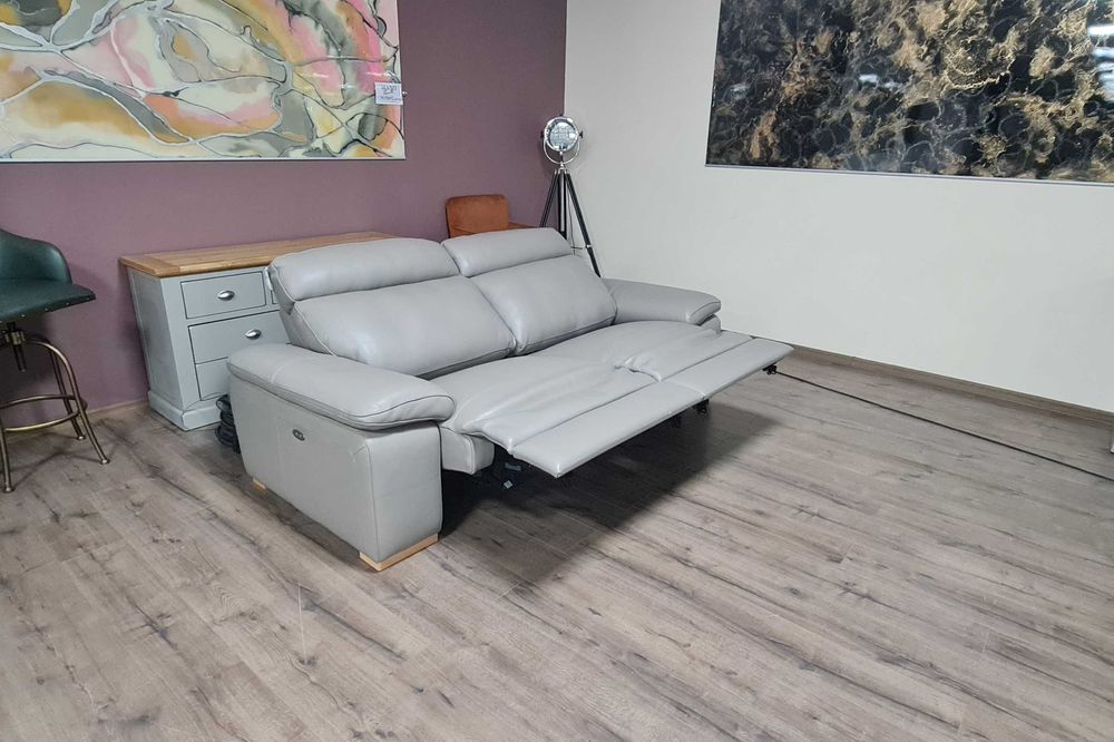 Италиански бежов кожен диван тройка с електрически релакс механизъм