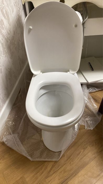 Срочно продам 2 унитаза