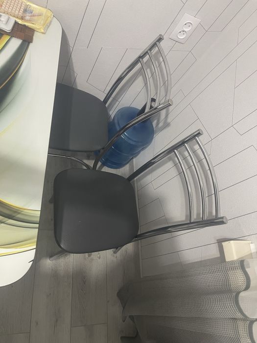 Продам стол и стулья