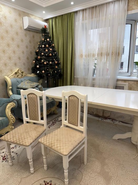 Стол со стульями