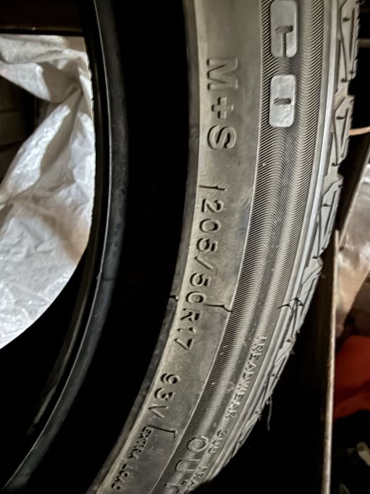 Продам шины липучка два болона