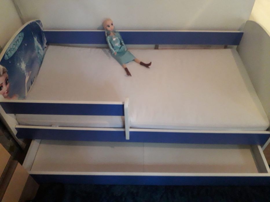 Pat copii cu sertar si saltea Frozen Elsa si protectie anticadere