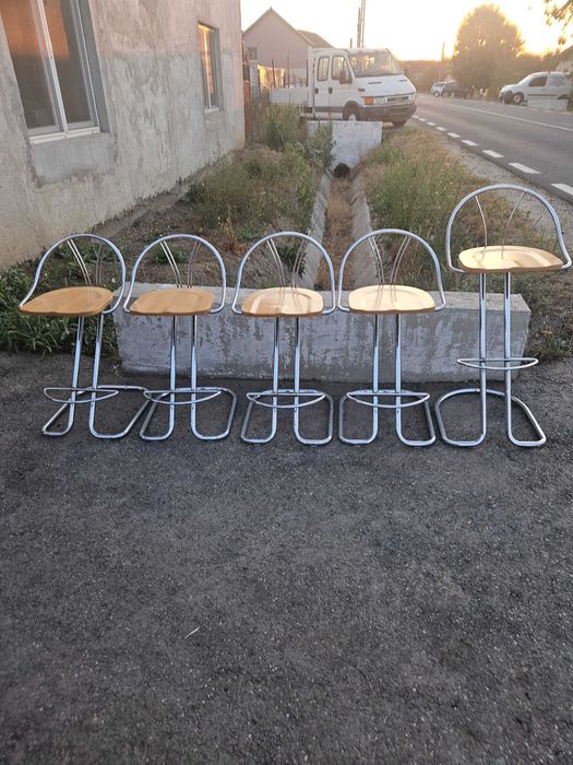 Scaune pentru bar 150 de lei bucata sunt 5 scaune