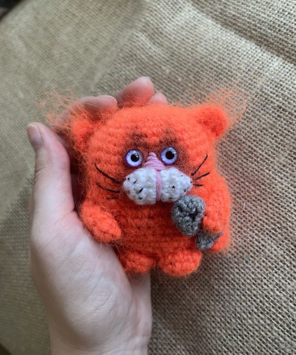 Котик из мохера ручной работы