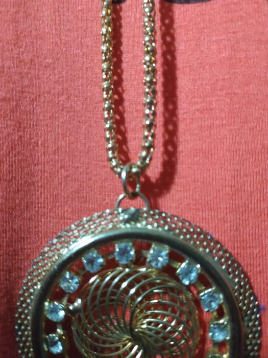 Украшение на шею