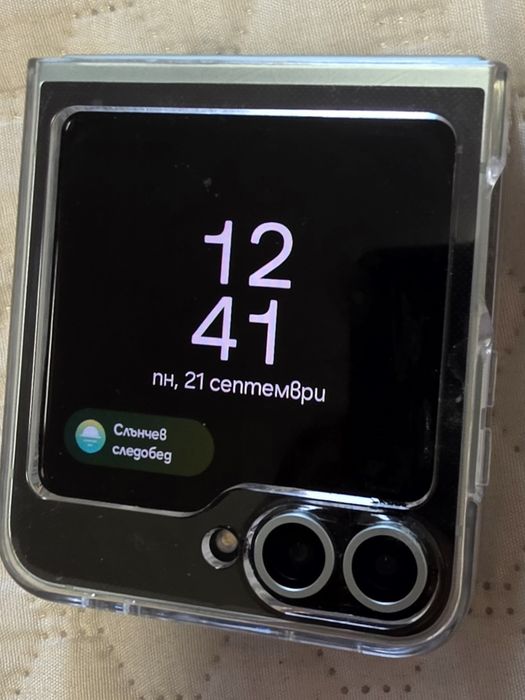 Продавам Samsung Galaxy Z Flip 6