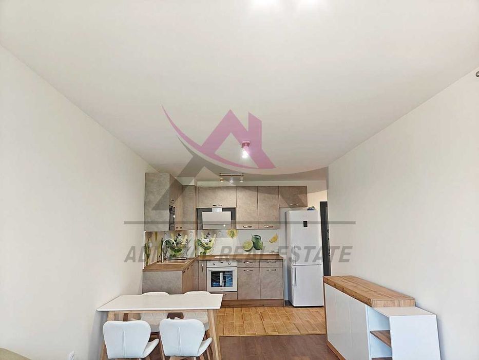 Дава се под наем Двустаен апартамент в Варна, Цветен квартал - 60 кв.м за 650 € - Снимка #1