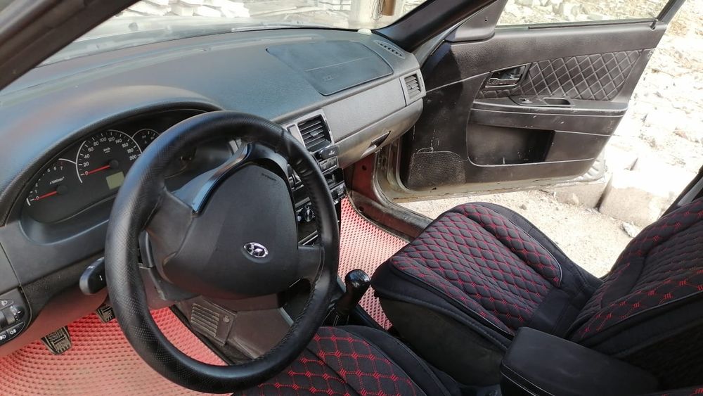 Продаю машину приору