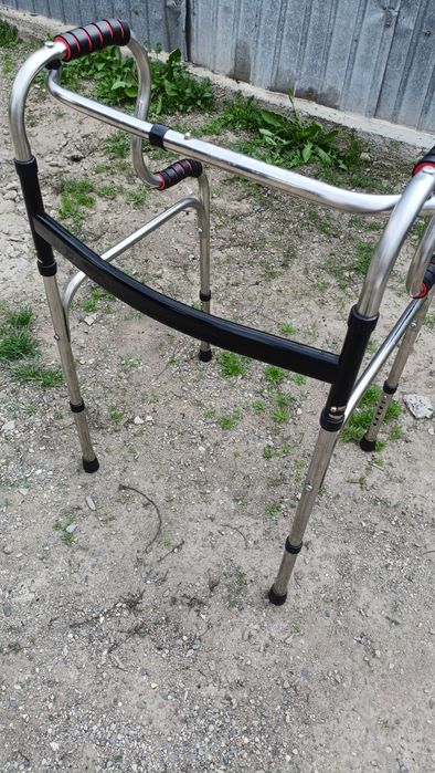 Продам ходунки, трость -костыль, биотуалет