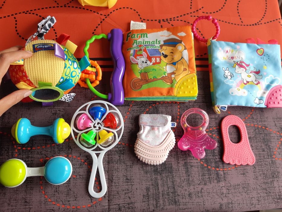 Лот бебешки книжки гризалки дрънкалки playgro шумкащи книжки