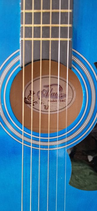 Продам гитару для подростка