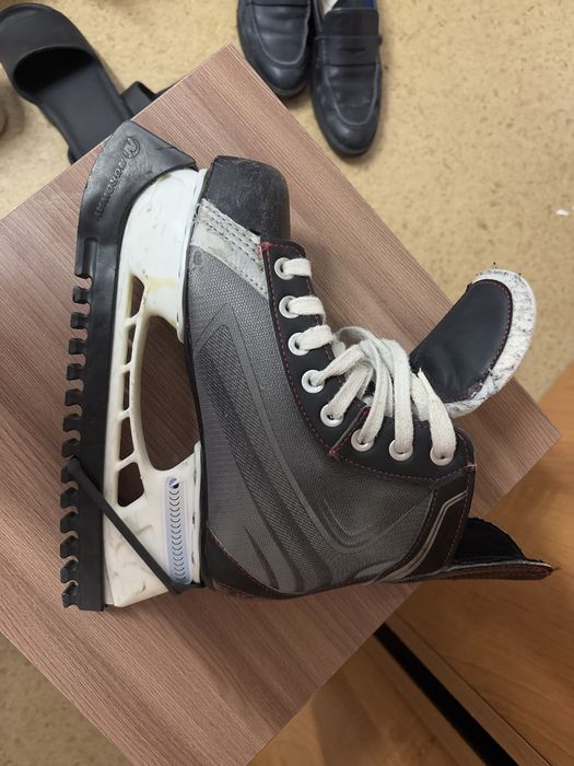 Продам коньки Bauer
