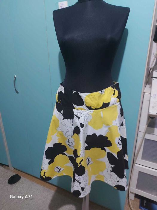 Fusta dama deosebita mas. M/nuante de galben/negru si alb