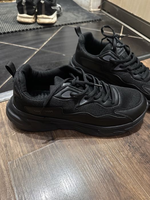 Кроссовки новые 46