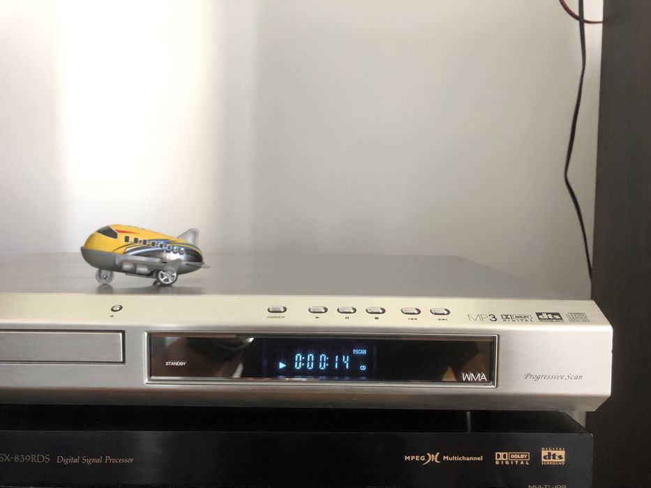 Denon DVD 550 SD - calitate audio-video superioara, design compact