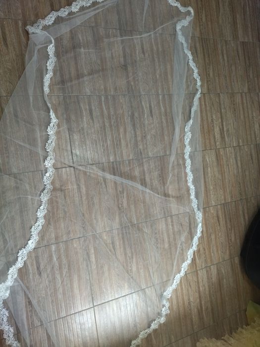 Voal necununat și coronita