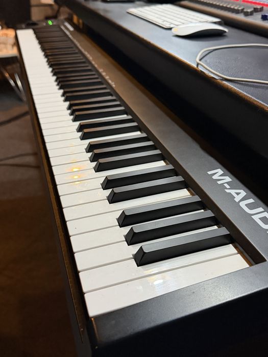 m-audio keystation 88 mk3 sotiladi