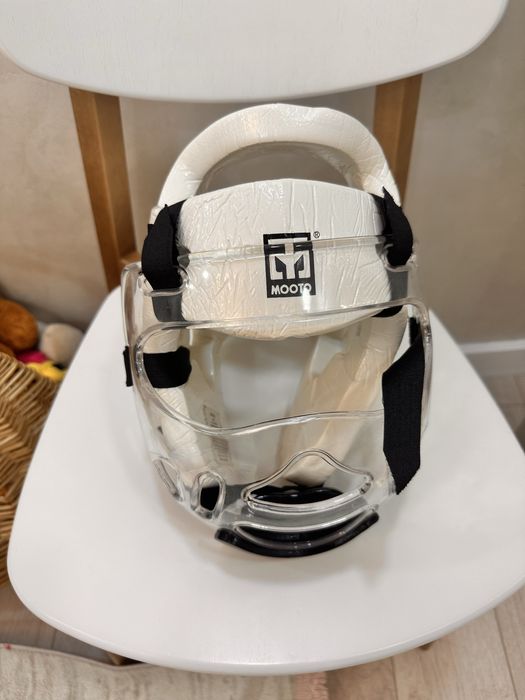 Защита и шлем для единоборств