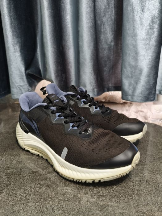 Продам оригинальные кроссовки Lining Shadow Essential