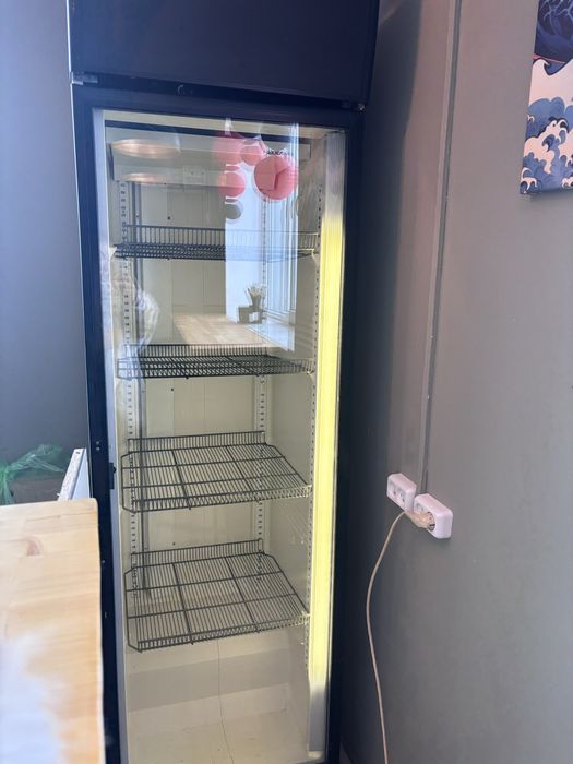 Витринный холодильник 130 тысч