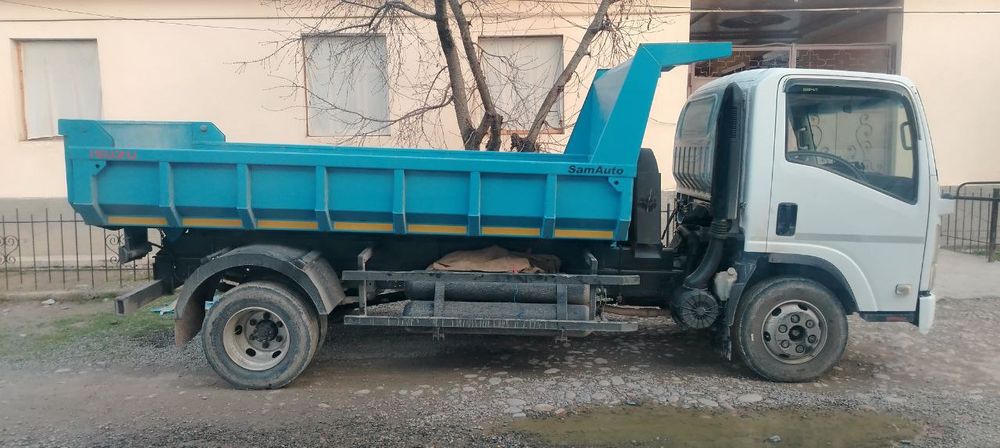 Isuzi Самосвал 2011 года