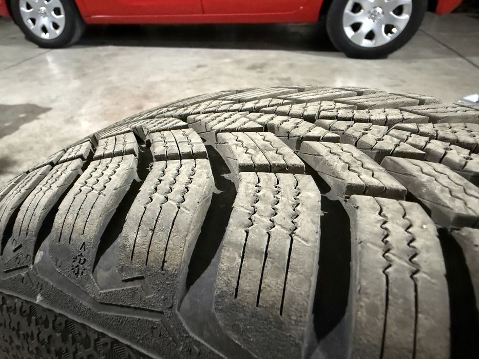 4бр. ОТЛИЧНИ Зимни Гуми 195/65R/15-CONTINENTAL-DOT:2225+4323*8.5м+6.8м