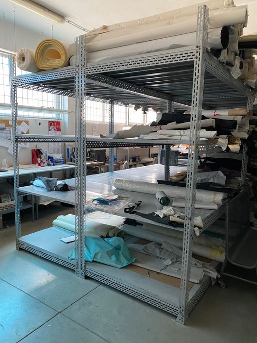 Метални секционни рафтове/стелажи