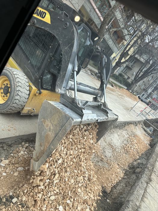 бобкат мини багер извозване и доставка на строителни материали