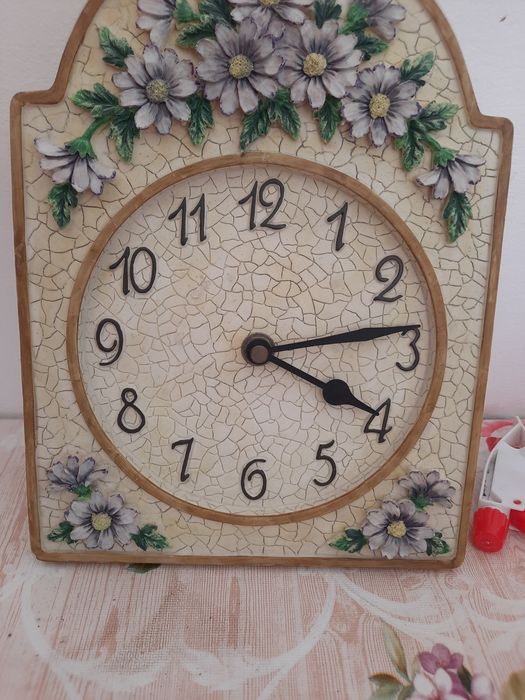 Deosebit ceas decorativ din ceramica
