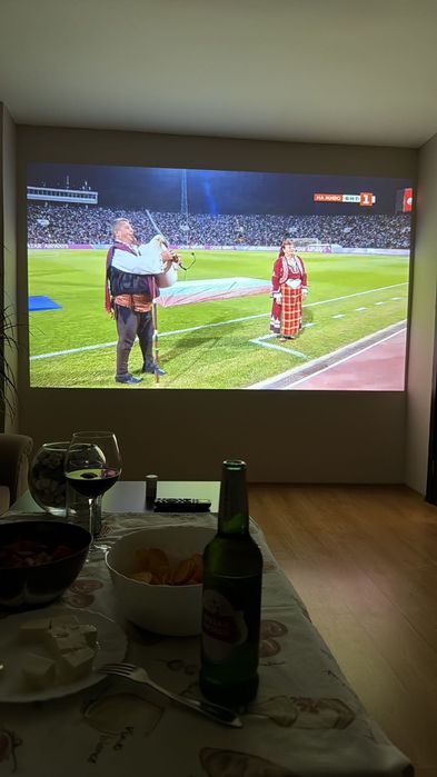 Уникален смарт проектор за домашно кино +  100инча екран с наночастици