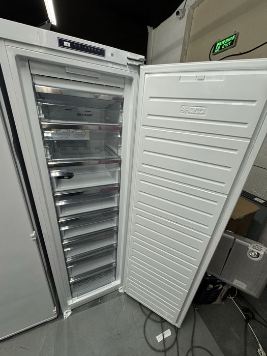 Congelator vertical incorporabil Sharp SJSE197E01X ,factura si garantie 12 luni