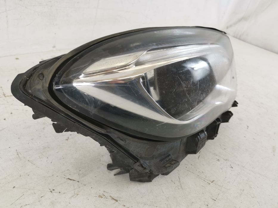 Десен фар стъкло Мерцедес-Бенц ГЛА-Клас / Mercedes-Benz GLA-Class X156